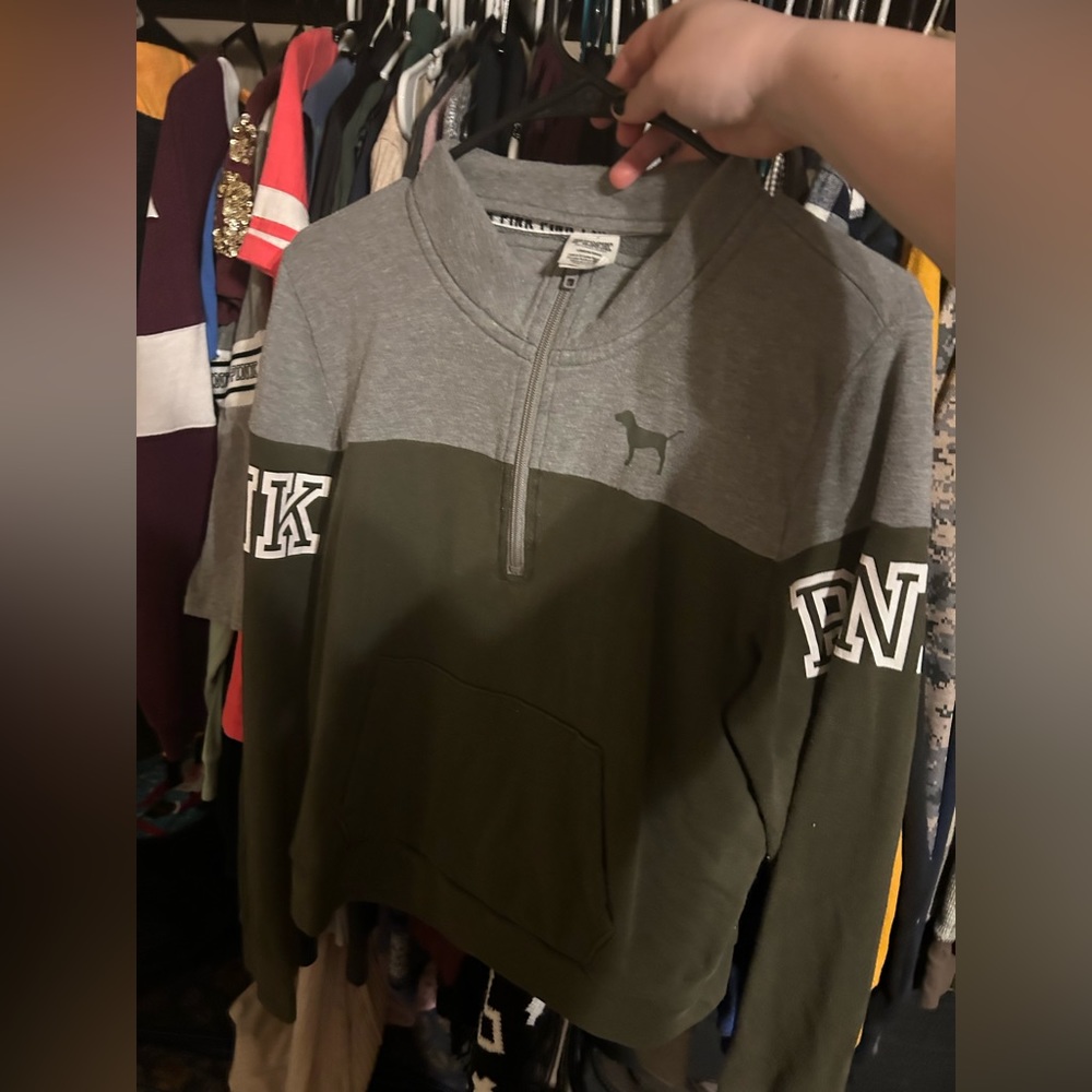 VS PINK QUARTER ZIP